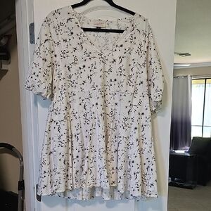 Universal Thread Cream Floral V-Neck Blouse